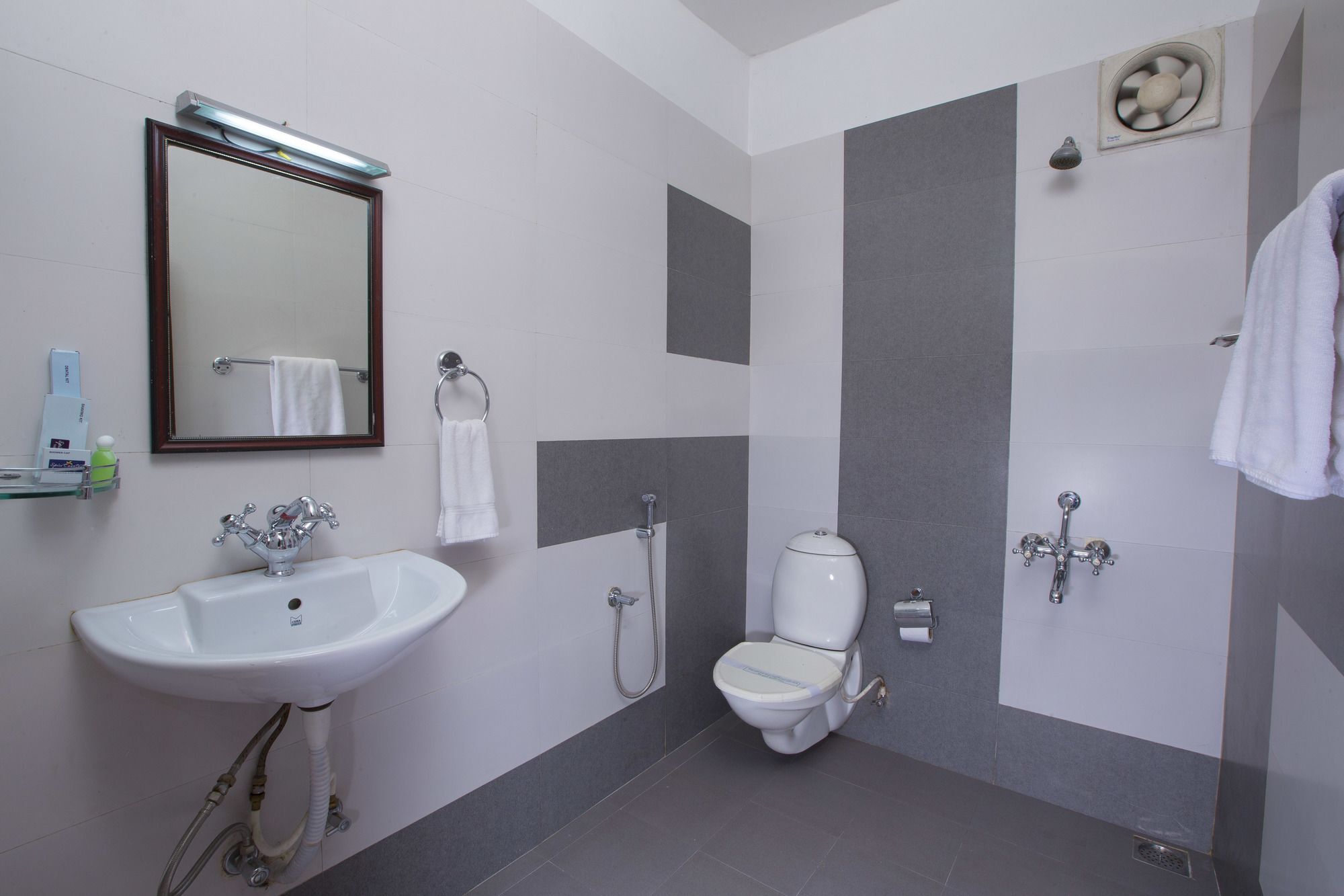 Spice Country Resort Chithirapuram Exteriör bild